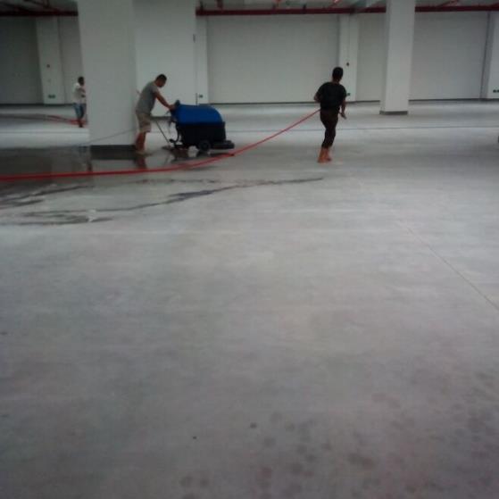 连云港地面清洁小技巧 怎么让家里的地板更干净！